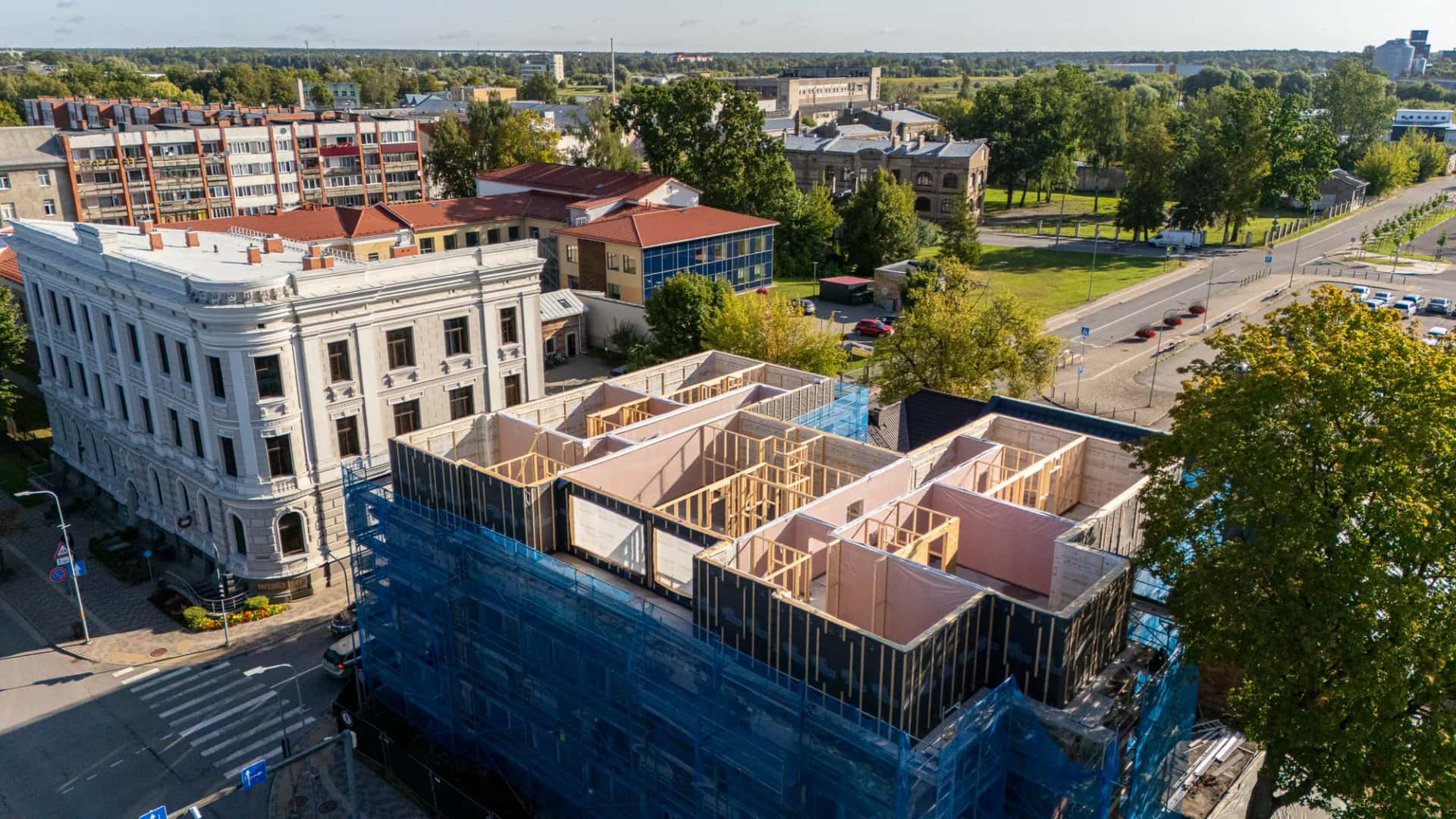 Trešā stāva izbūve esošas ēkas renovācijā — Latvija