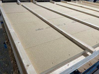 VIDEO! Kā top ZTC koka karkasa paneļi — no kokmateriāla līdz gatavam panelim