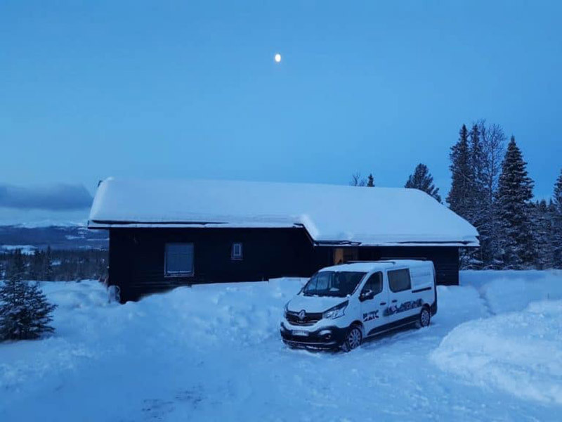 Cabin in Norwegian skiing resort (+reference)