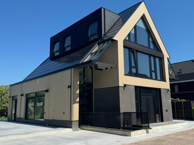 Single Family Home in Wijdewormer