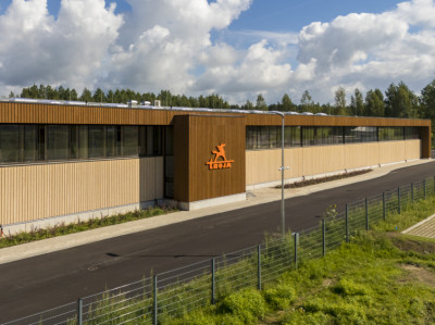 Trojas ražotnes būvniecība: Ātri un ilgtspējīgi ar infill paneļiem 