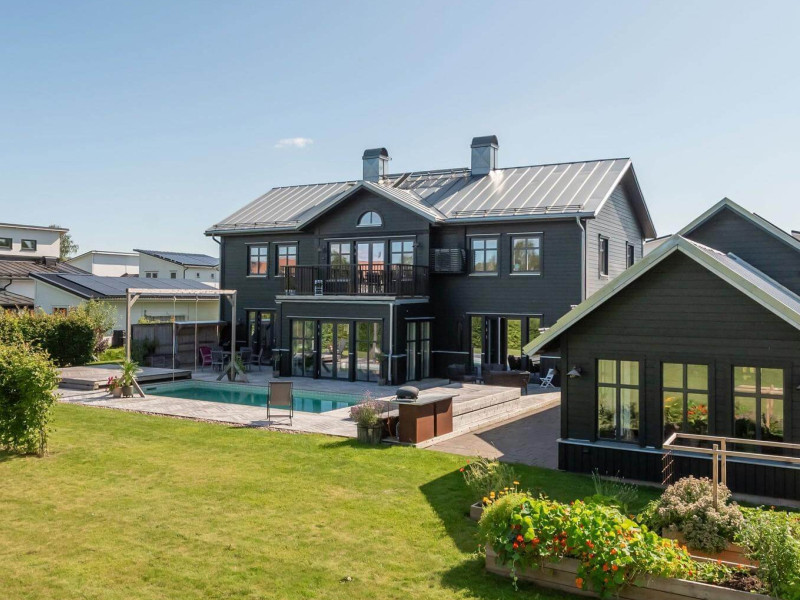 ZTC ražota un būvēta villa Zviedrijā ar vēsturiskas noskaņas fasādi